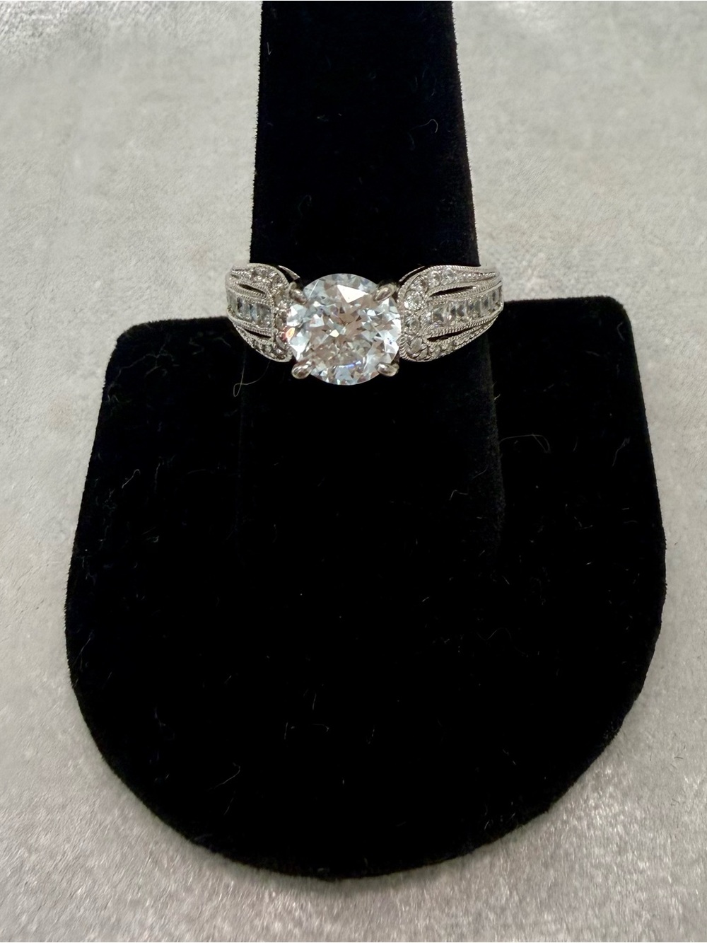 🌸JTV42 - Bella Luce Classic Round Cut White Cubic Zirconia Ring💎🛍️